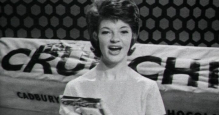 Vintage Ads: Cadbury Crunchie – Exciting Biting (1959)
